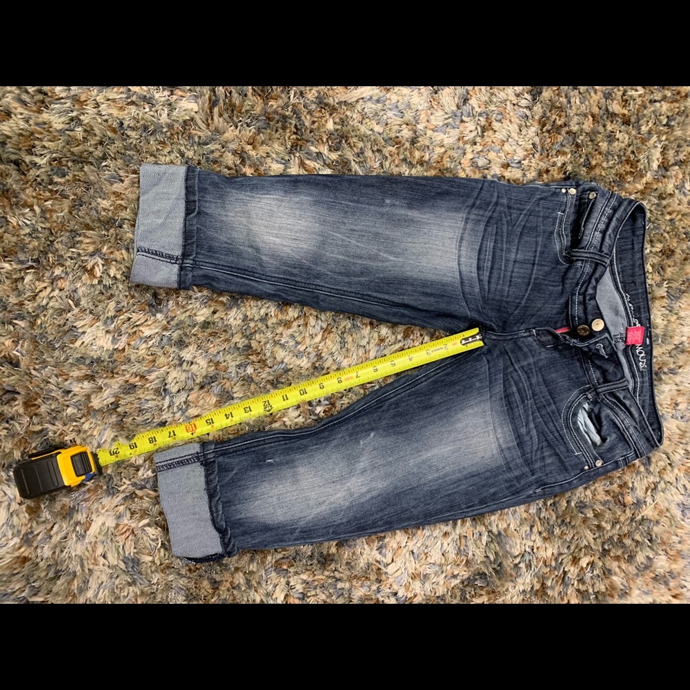 Almost Famous blue Jean capris size 5